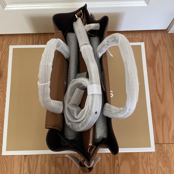 NWT-MICHAEL MICHAEL KORS Hamilton Legacy Large Logo Stripe Belted Satchel - Picture 10 of 15